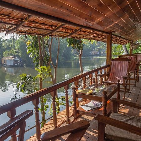 Malayalam Lake Resort Alappuzha 外观 照片