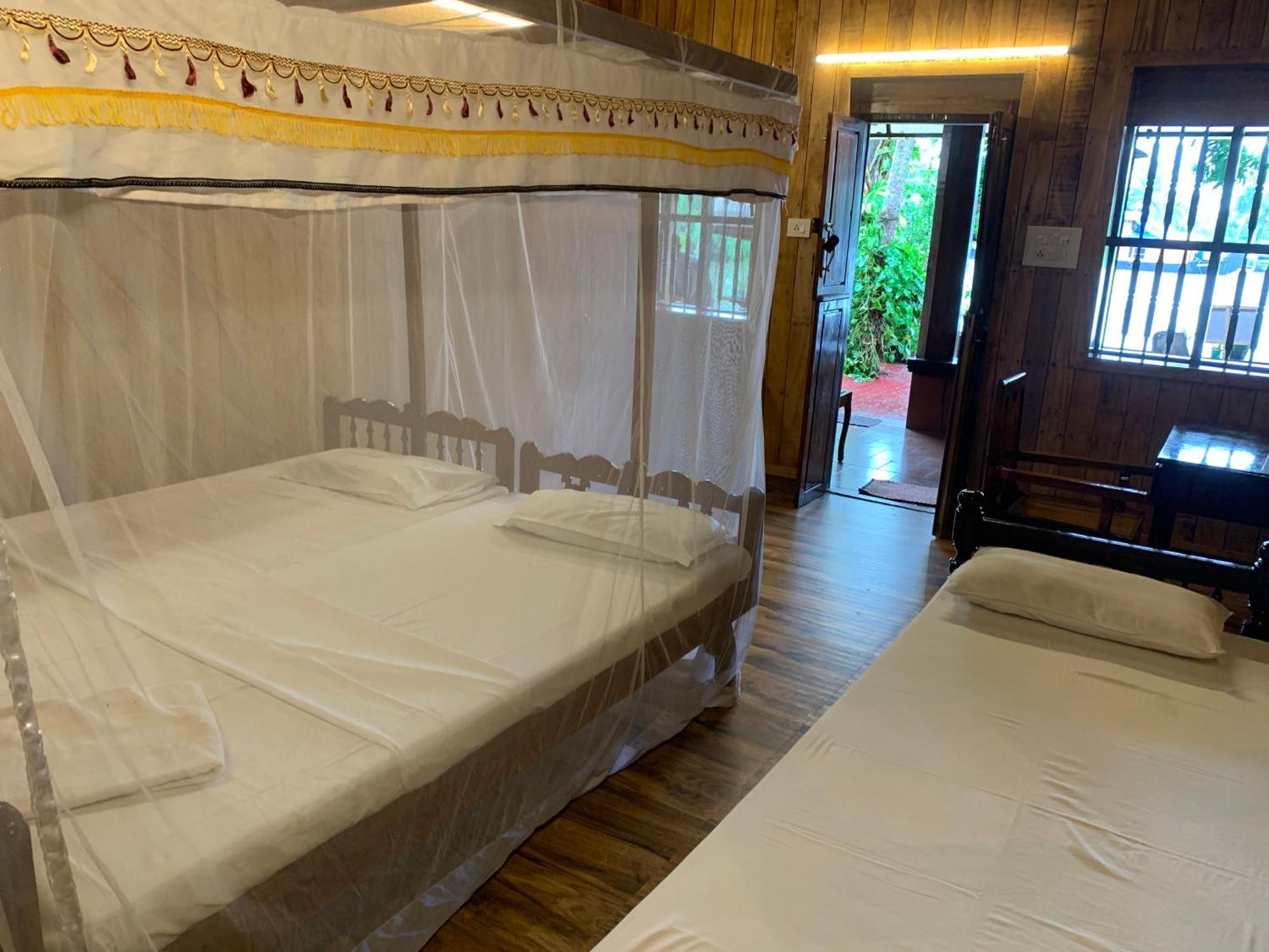 Malayalam Lake Resort Alappuzha 外观 照片