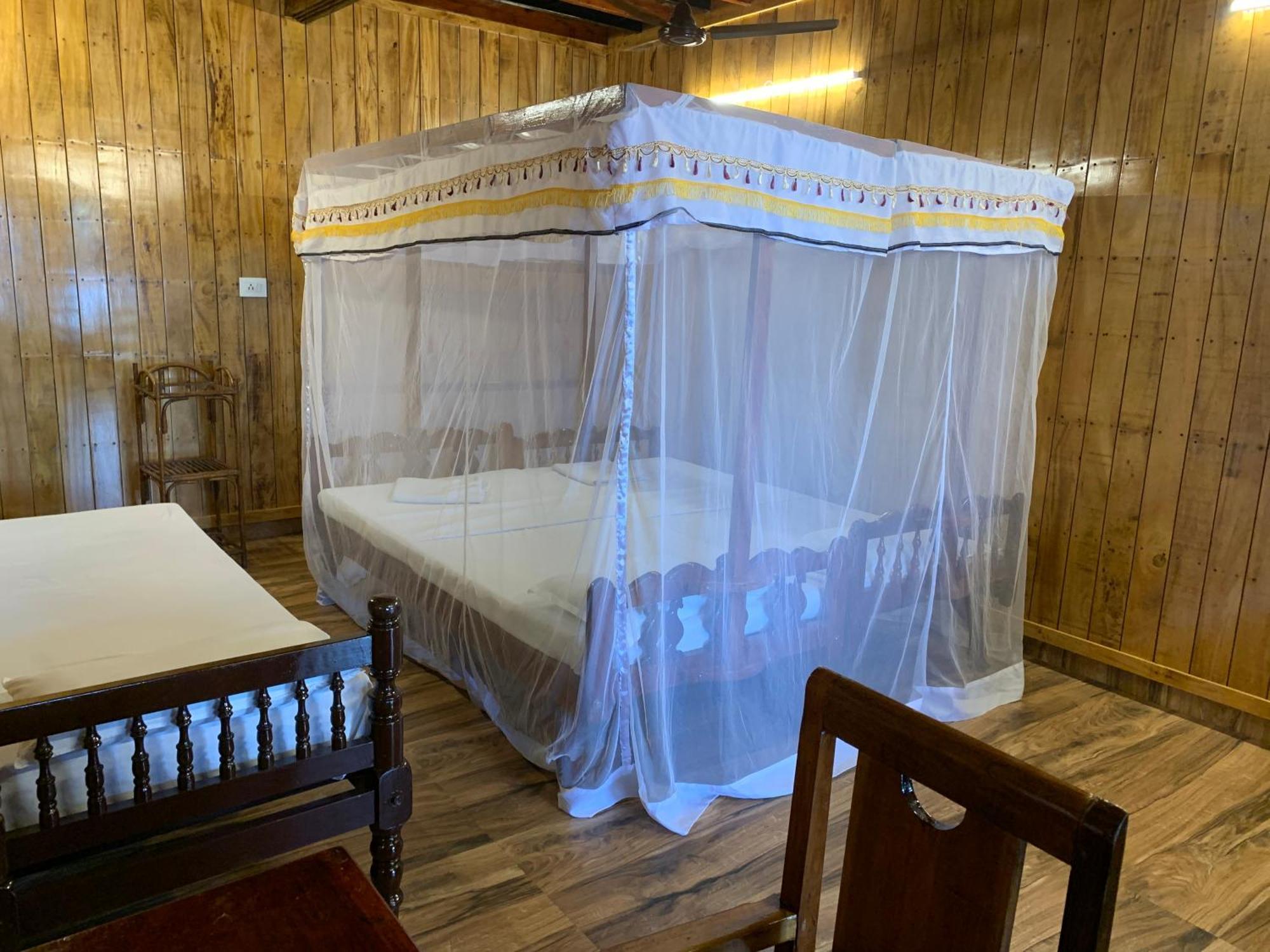 Malayalam Lake Resort Alappuzha 外观 照片